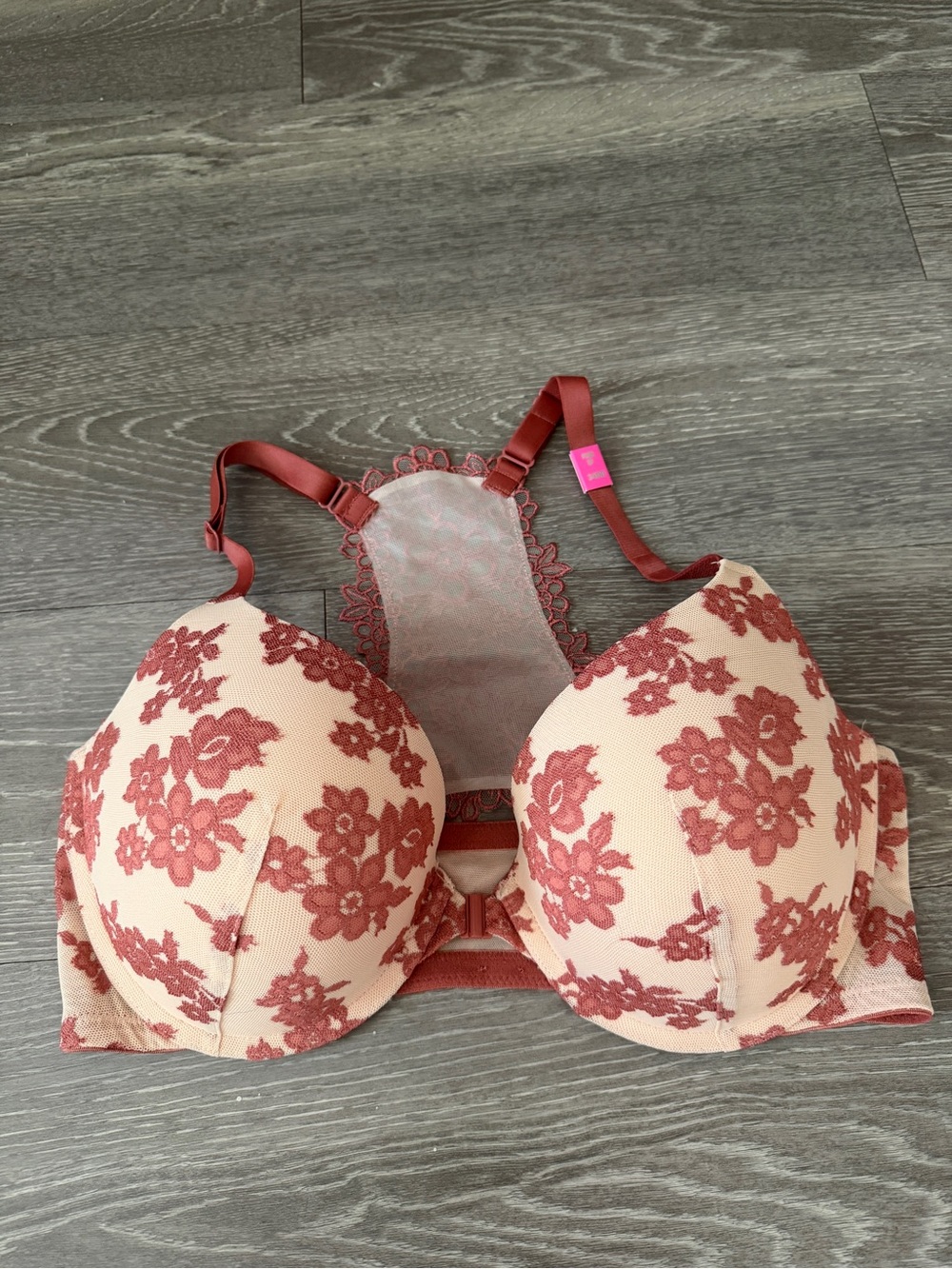 NWT VS Pink Front Closure Push Up